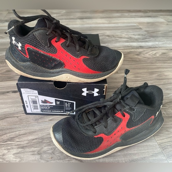 UNDER ARMOUR PS JET 23 YOUTH BOYS’ BASKETBALL SHOE SIZE 1 LACE BLACK RED - Picture 1 of 8